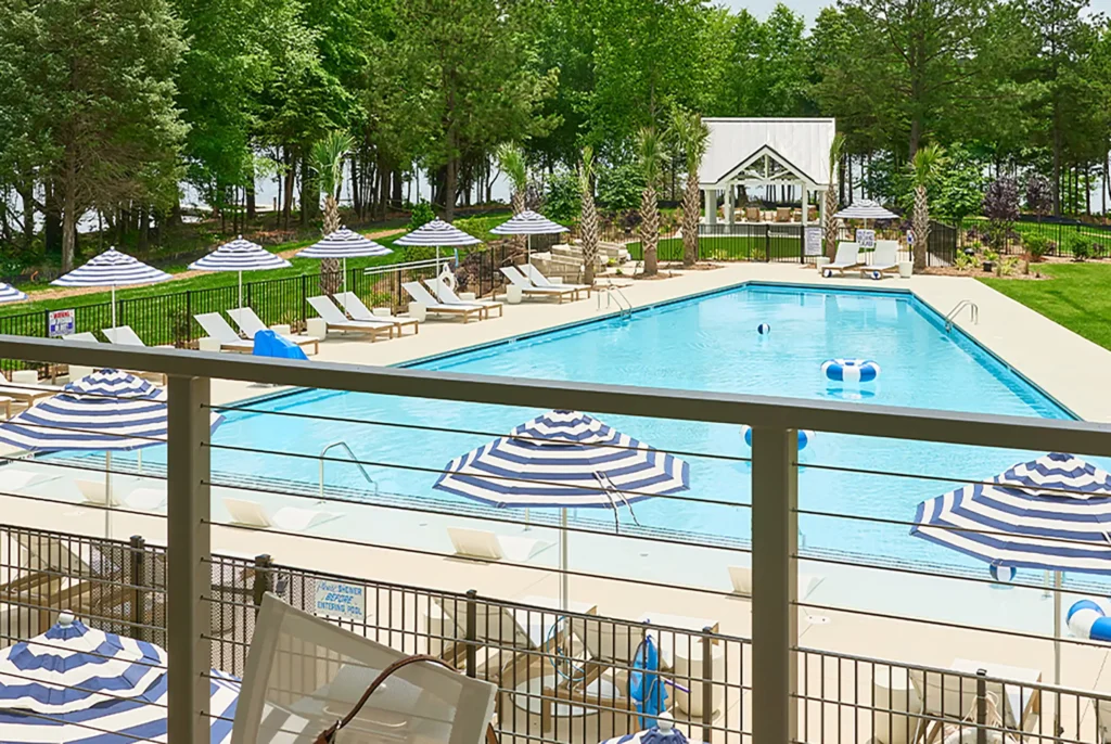 An image of the pool at The Beacon Club at Lakeside Pointe.